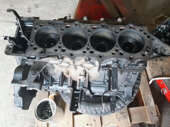 Mitsubishi Pajero III 3.2 DID - motor