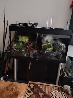 Akvárium 280l. Plus stolík diversa