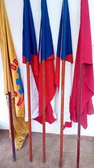 5 ks štátne vlajky ČS, sovietska aj s palicou