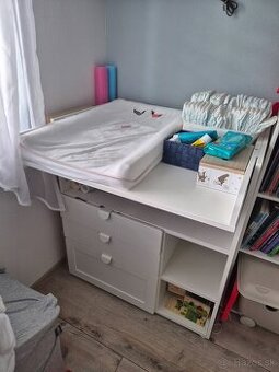 Prebalovací pult Ikea