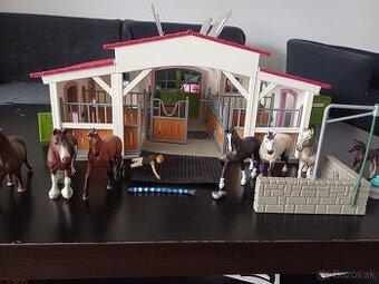 Stajňa Schleich