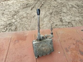 Hydraulický rozvádzač 3 sekciový