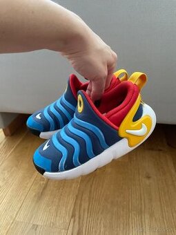 Tenisky Nike Dynamo Go velkost 26