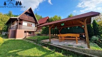 Murovaná chatka pri lese s krásnym výhľadom