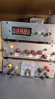 Laboratórny zdroj 2x30V  a Generátor signálu