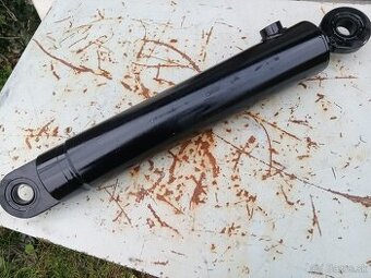 Hydraulický valec 620mm.