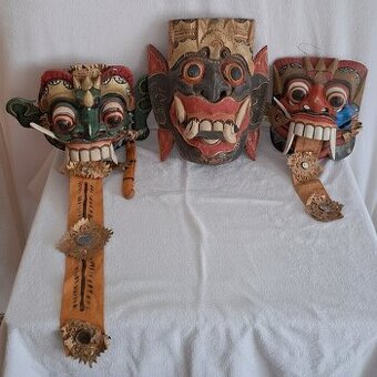 3 ručne tesané masky Barong a ceremoniálna maska (Bali)