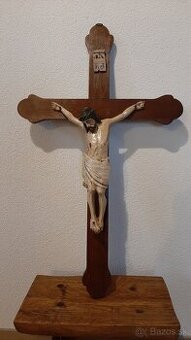 Starožitný, drevený kríž na chalupu.