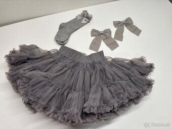 Krásna suknička s doplnkami