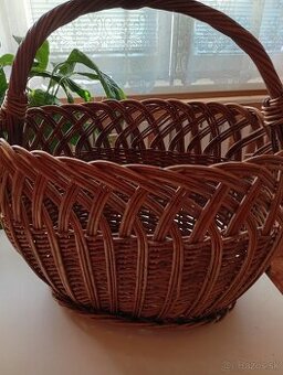 Košík a keramický pes