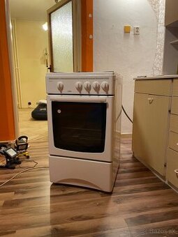 Plynový sporák s rúrou Mora