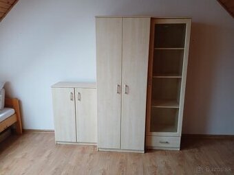 Predám nábytok - skriňa, polica, komoda