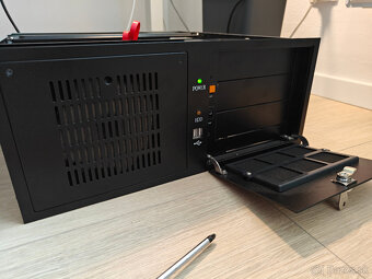 Predám PC v skrinke do racku 4u