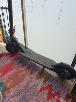 Elektrická kolobežka Mi scooter Esencial.
