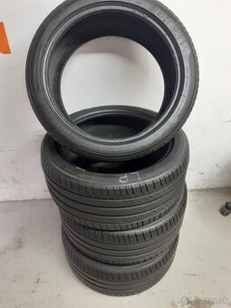 255/40 r19