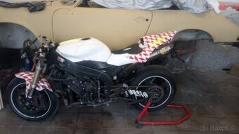 Okruhovka YAMAHA R1