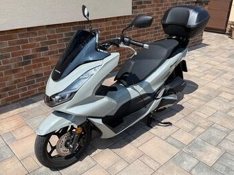 HONDA PCX 125 r.v. 07/2024, 766km, v záruke