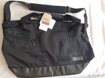 Predam ciernu tasku znacky Reebok