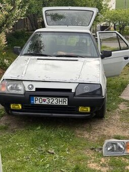 predam svetla s cockou na skoda favorit