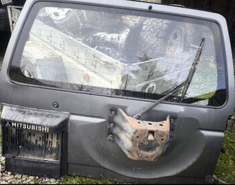 Mitsubishi Pajero II zadný kufor