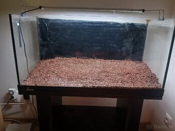 Akvárium s výbavou