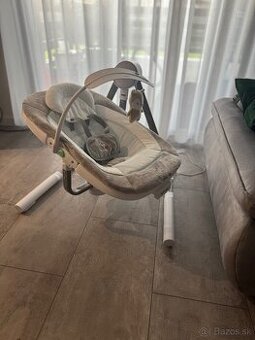 INGENUITY Hojdačka vibrujúca s melódiou USB Dual-Direction A