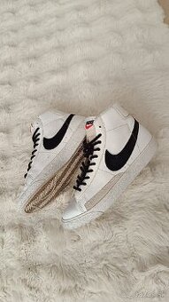 Členkové kožené tenisky Nike Blazer Mid 77 Vintage 36