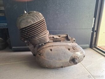 ČZ 175/450 motor