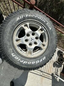 Predám pneu + disky 235/85R16