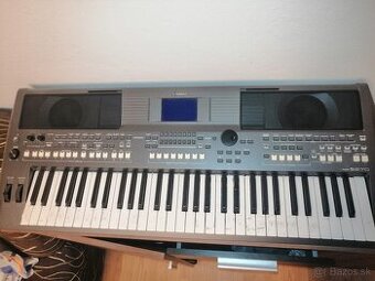 KLÁVESY YAMAHA PSR S670