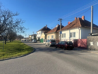BA II. Na predaj rodinný dom s veľkým pozemkom