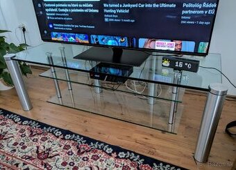Kvalitný sklenený stolík pod TV/HIFI