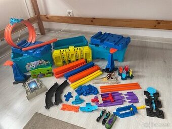 Hot wheels veľký MIX 4 boxy, doplnky, 17 aút - odber KE