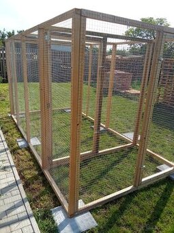 Predám veľkú priestrannú volieru