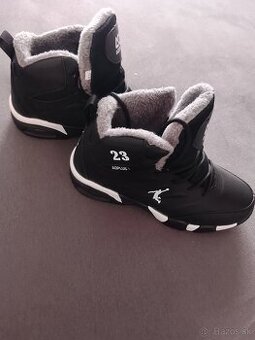 Predám nové zateplené pánske tenisky veľkosť 42