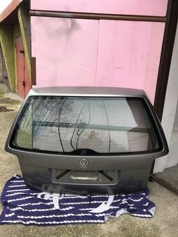 Predám kufrové piate dvere na passat b5.5