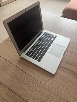 Apple MacBook Air 13” (Early 2015)