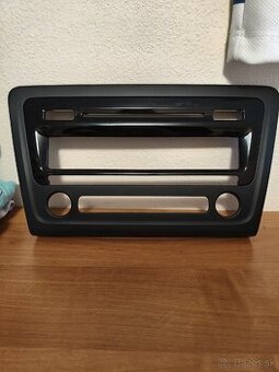 Ramik autorádia Škoda Rapid