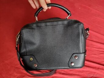 Čierna dámska kabelka