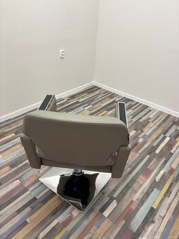 Predam Kadernické kreslá