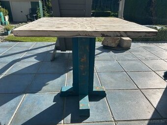 Stôl v štýle vintage