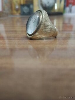 Pánsky prsteň zo žltého kovu