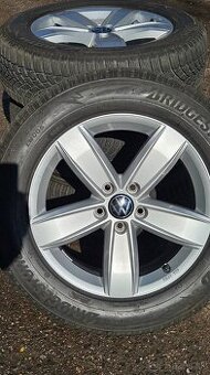 Originál VW Tiguan R17 – téměř nové pneu 98 % Top