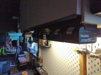 Držiak na batérie Makita 18V (3-slotový)