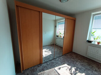 Šatníková skriňa