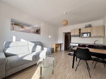 Na prenájom zariadená garsónka s loggiou – Laca Novomeského,