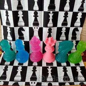 Šachove figúrky a sviečky - 1