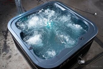 Kupacia kada,vírivka,HOT TUB