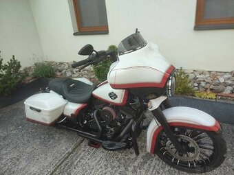 HARLEY DAVIDSON FLHX CUSTOM SPECIAL