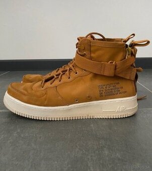 Nike tenisky
